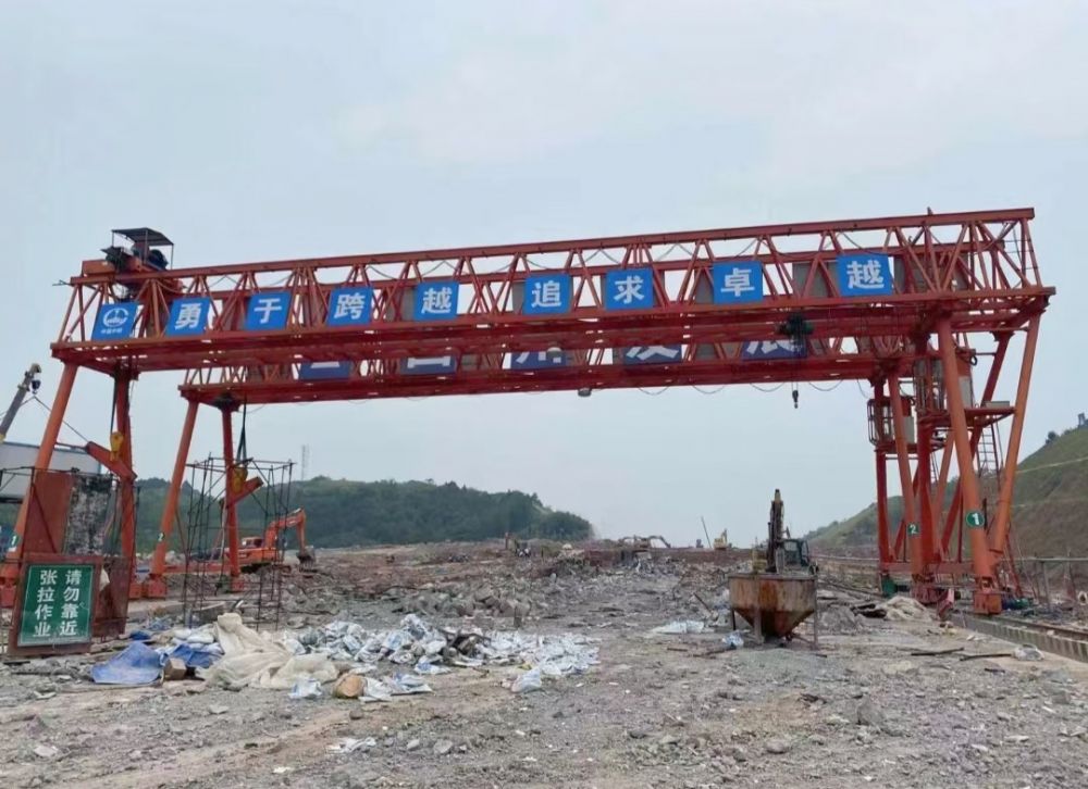 提梁機、路橋門機、MG型桁架門式起重機廠家、價格